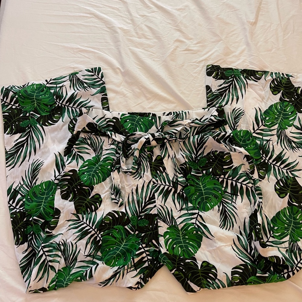 Guess Women’s White Wide Leg Pants with Tropical Leaf Pattern, Size XL